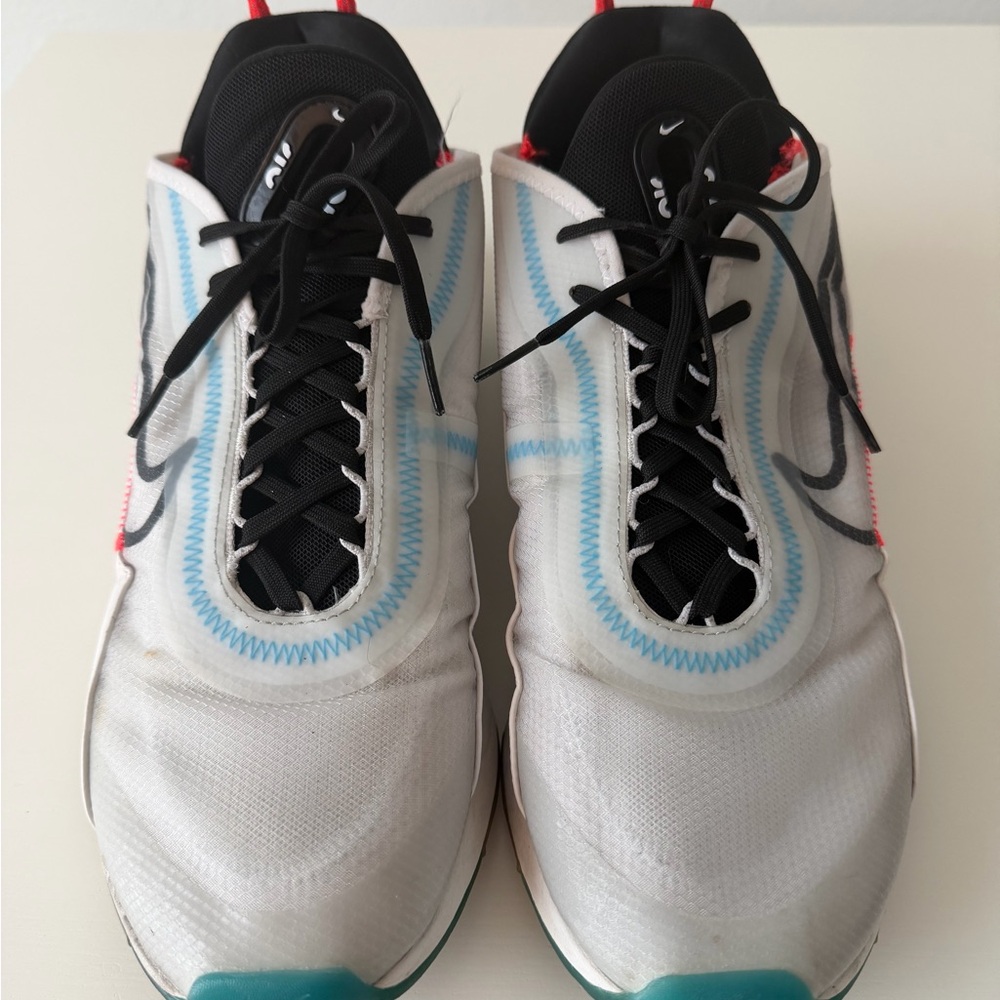 Nike White and Black Sneakers with Blue Accents